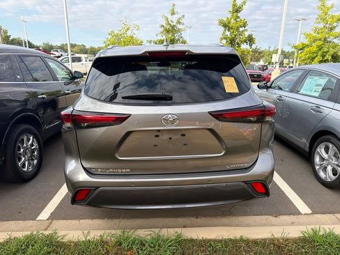 Used 2026 Toyota Highlander Limited AWD/4WD image 12