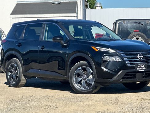 Used 2025 Nissan Rogue SV AWD/4WD image 2
