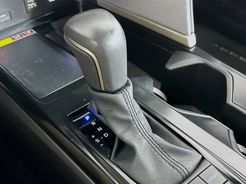 Used 2025 Toyota Camry SE image 25