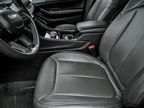 Used 2022 Jeep Grand Cherokee Laredo w/ Luxury Tech Group I image 14