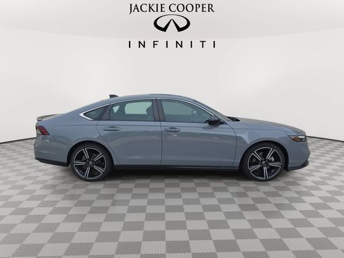 Used 2023 Honda Accord Sport image 4