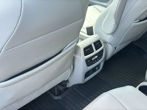 Used 2019 Honda Pilot Touring image 31