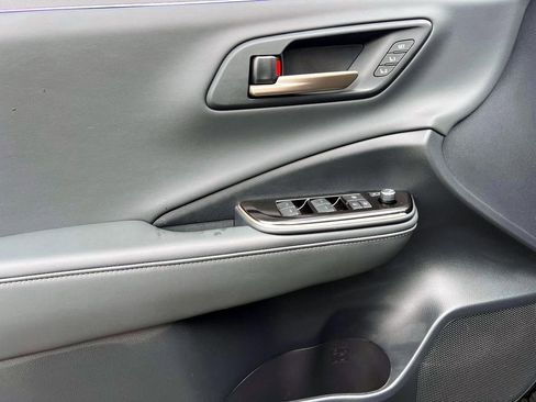 Used 2025 Toyota Crown Limited w/ Advanced Technology Package image 16