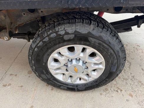 Used 2023 Chevrolet Silverado 2500 LT AWD/4WD image 6