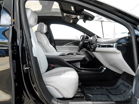 Used 2023 Cadillac Lyriq AWD image 34