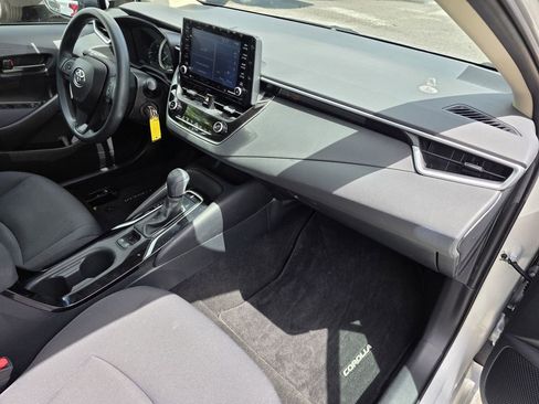 Used 2022 Toyota Corolla LE FWD image 10