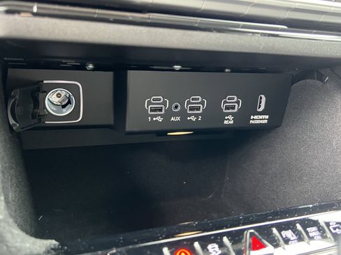 Used 2023 Jeep Wagoneer L 4WD w/ Rear Seat Video Group 1 image 27