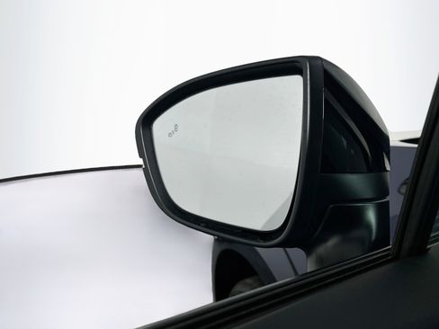 Used 2025 Nissan Murano SV FWD image 16