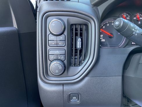 Used 2024 Chevrolet Silverado 1500 Custom image 17