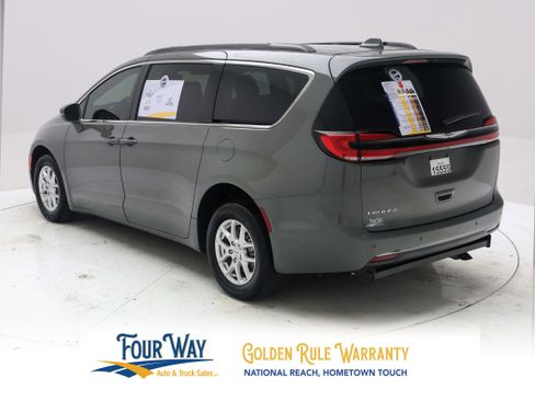 Used 2022 Chrysler Pacifica Touring-L FWD image 7