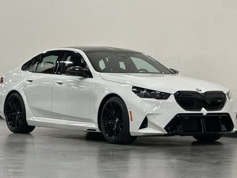 Used 2025 BMW M5 w/ Carbon Package AWD/4WD image 2