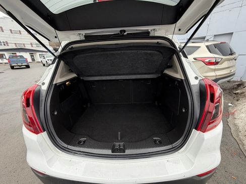 Used 2022 Buick Encore Preferred w/ Safety Package image 11