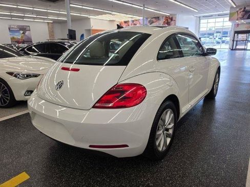 Used 2013 Volkswagen Beetle TDI FWD image 5