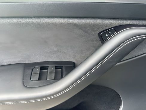 Used 2023 Tesla Model Y Long Range image 28