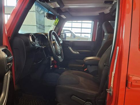 Used 2013 Jeep Wrangler Unlimited Sahara AWD/4WD image 17