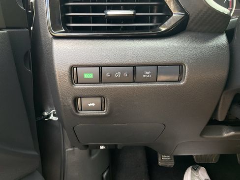Used 2025 Nissan Sentra SV FWD image 18