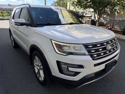 Used 2017 Ford Explorer Limited w/ Equipment Group 301A AWD/4WD image 7