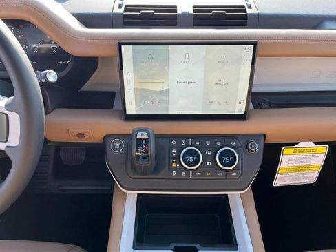 Used 2025 Land Rover Defender 110 X-Dynamic SE AWD/4WD image 13
