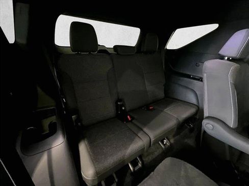 Used 2025 Chevrolet Traverse LT FWD image 30