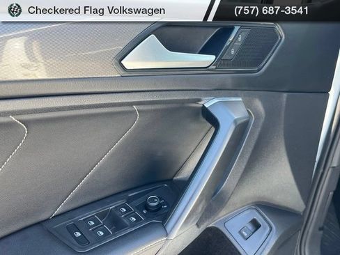 Used 2022 Volkswagen Tiguan SE FWD image 12