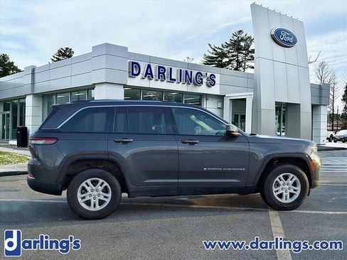 Used 2023 Jeep Grand Cherokee Laredo image 4