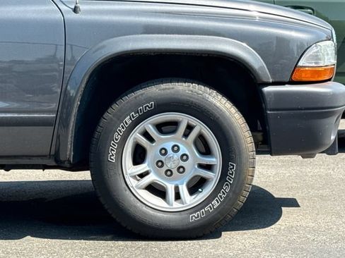 Used 2004 Dodge Dakota 2WD Club Cab w/ Tire & Handling Group image 7