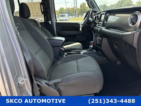 Used 2020 Jeep Wrangler Unlimited Sahara image 12