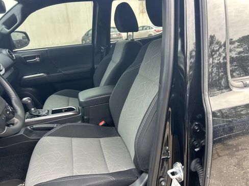 Used 2023 Toyota Tacoma TRD Off-Road w/ Advanced Technology Package image 18