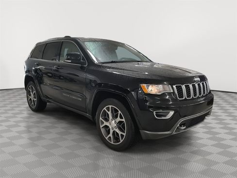 Used 2018 Jeep Grand Cherokee Limited AWD/4WD image 4