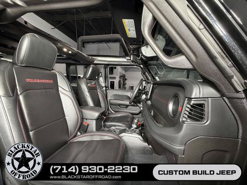 Used 2025 Jeep Wrangler Unlimited Rubicon w/ Convenience Group AWD/4WD image 26