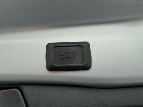 Used 2025 Toyota RAV4 XLE Premium image 24