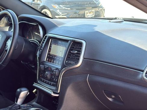 Used 2018 Jeep Grand Cherokee Altitude image 32
