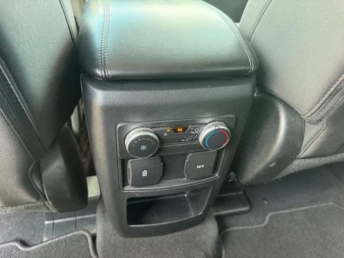 Used 2021 Ford Explorer XLT AWD/4WD image 10