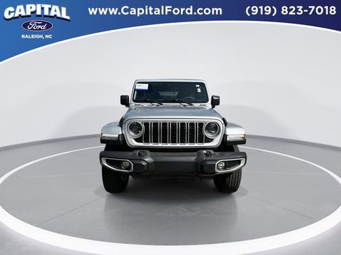 Used 2024 Jeep Wrangler Unlimited Sahara w/ Technology Group AWD/4WD image 3