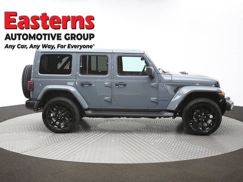 Used 2025 Jeep Wrangler Unlimited Sahara AWD/4WD image 45
