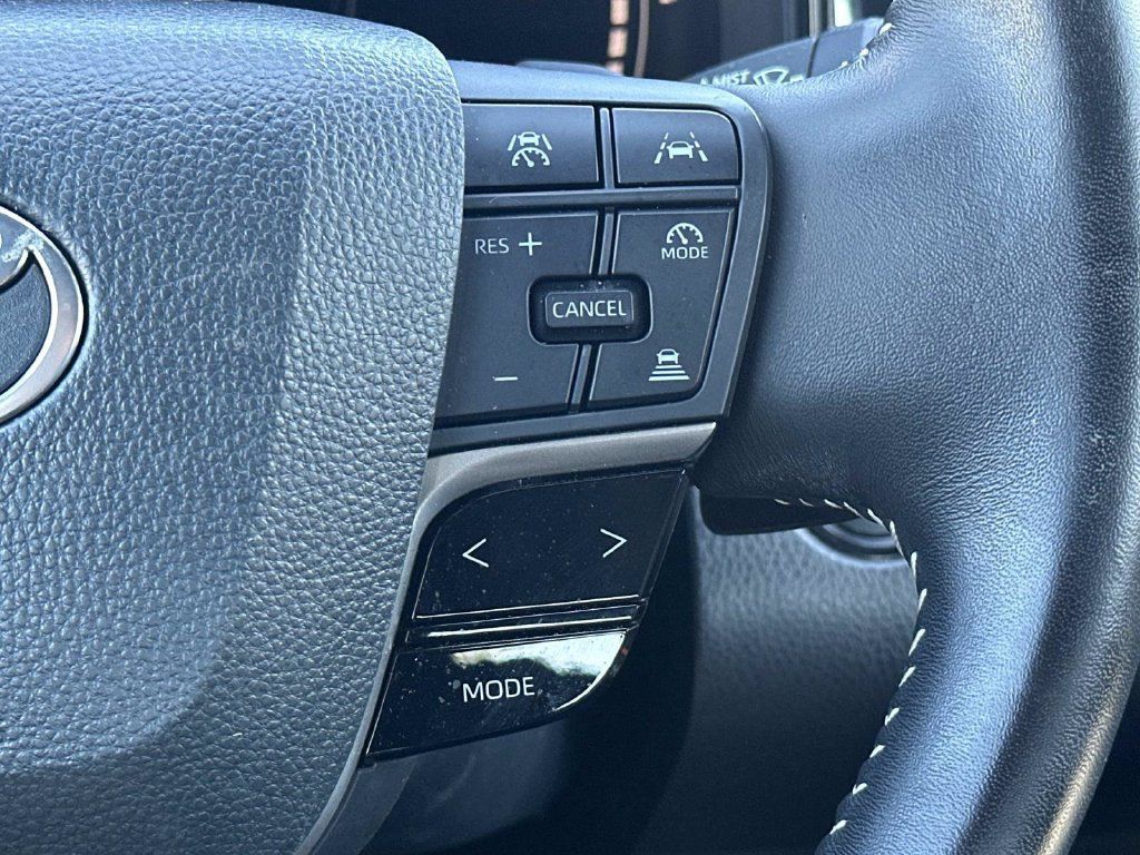 Used 2025 Toyota Camry SE FWD image 28