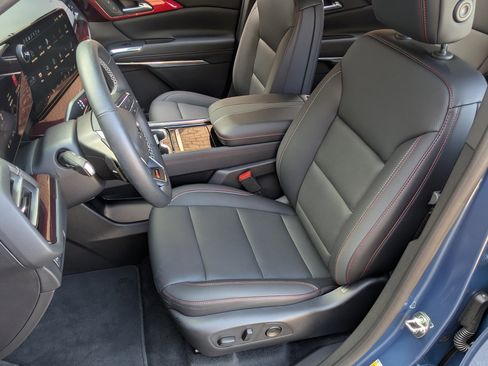 Used 2025 Chevrolet Traverse Z71 w/ Driver Confidence Package image 16