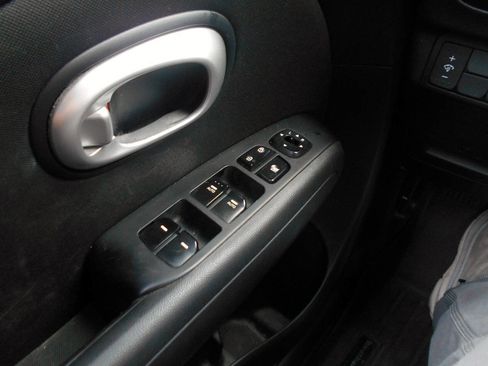 Used 2015 Kia Soul + image 17