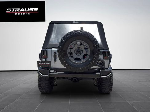 Used 2016 Jeep Wrangler Unlimited Rubicon AWD/4WD image 8