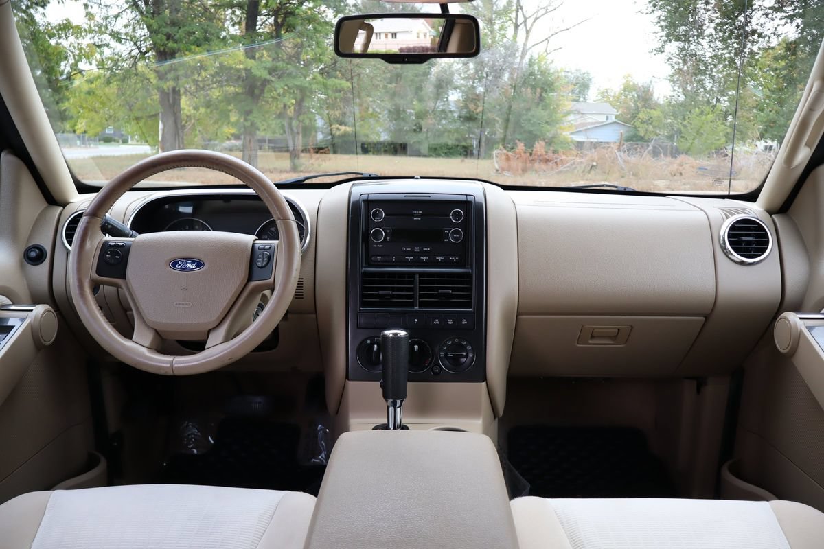 Used 2008 Ford Explorer XLT AWD/4WD image 16