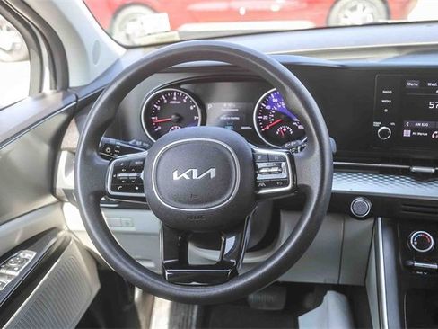 Certified 2022 Kia Carnival LX image 16