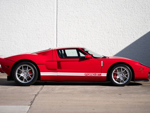 Used 2005 Ford GT image 9