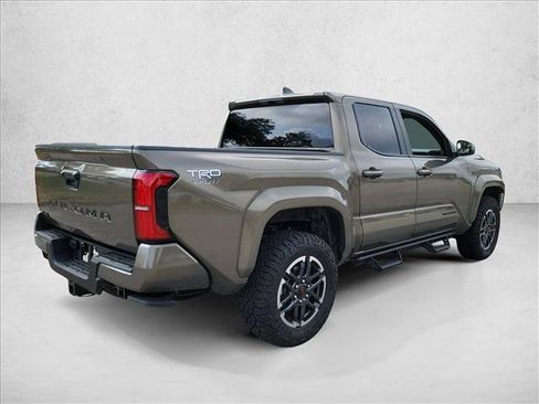 Used 2025 Toyota Tacoma TRD Sport AWD/4WD image 5