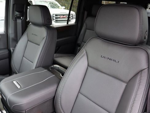 New 2026 GMC Yukon XL Denali w/ LPO, Floor Liner Package AWD/4WD image 13
