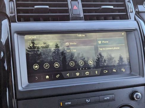 Used 2020 Land Rover Discovery SE image 26