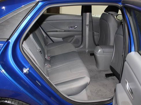 Used 2021 Hyundai Elantra SE FWD image 28