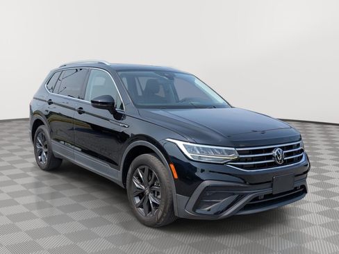 Used 2023 Volkswagen Tiguan SE w/ Panoramic Sunroof Package AWD/4WD image 7