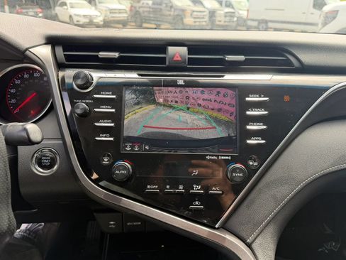 Used 2018 Toyota Camry XSE FWD image 14