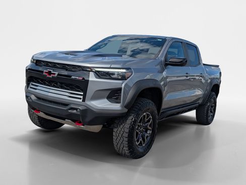 Used 2024 Chevrolet Colorado ZR2 w/ Technology Package AWD/4WD image 5