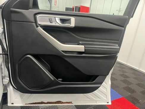 Used 2022 Ford Explorer Limited AWD/4WD image 25